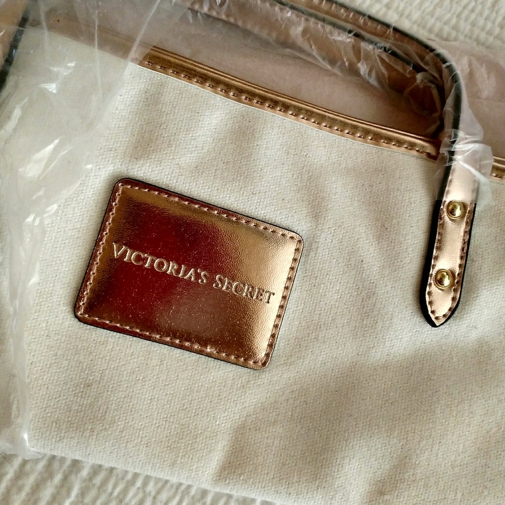 Weekender Bag - Picture 2 of 7
